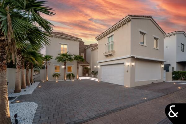 Exclusive Listing - Earth Course View - Immaculate